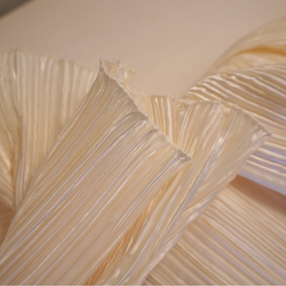 Cream Pleated Women's Blouse - Picture 2 of 8